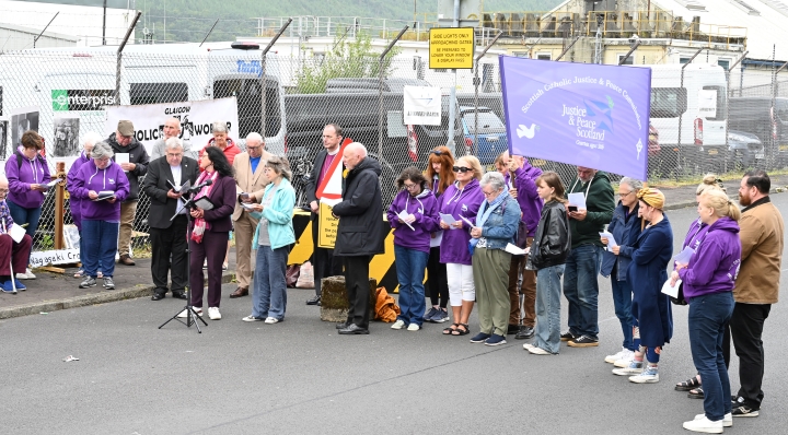 Vigil by Christians at Faslane No to Nuclear Weapons Vigil by Christians at Faslane No to Nuclear Weapons